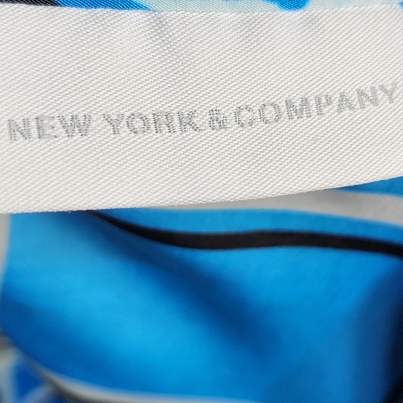 NY&CO NWOT Blue Black White Geometric Print Visible Zip Sleeveless Top Medium - Picture 8 of 11